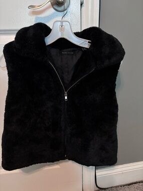 Valerie Stevens Black Faux Fur Zip Vest Size Medium